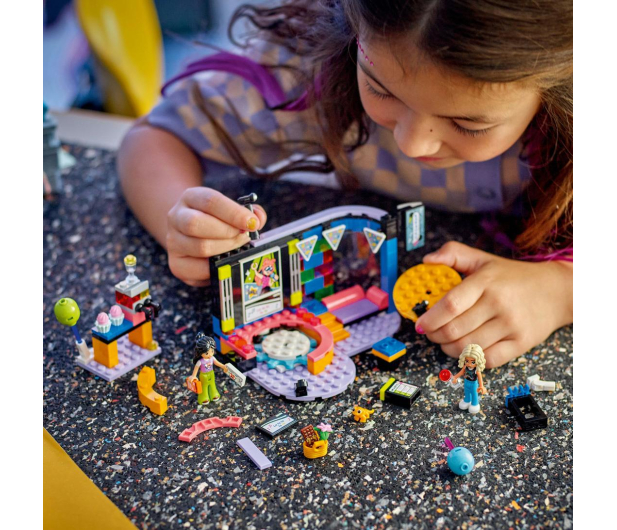 LEGO Friends 42610 Impreza z karaoke - 1202663 - zdjęcie 12